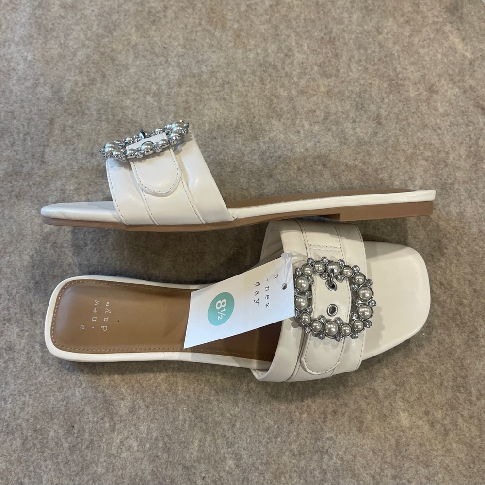 A New Day Kelsey Cream Faux Pearl Buckle slip On Flat Sandals Size 8.5 New - Picture 3 of 8